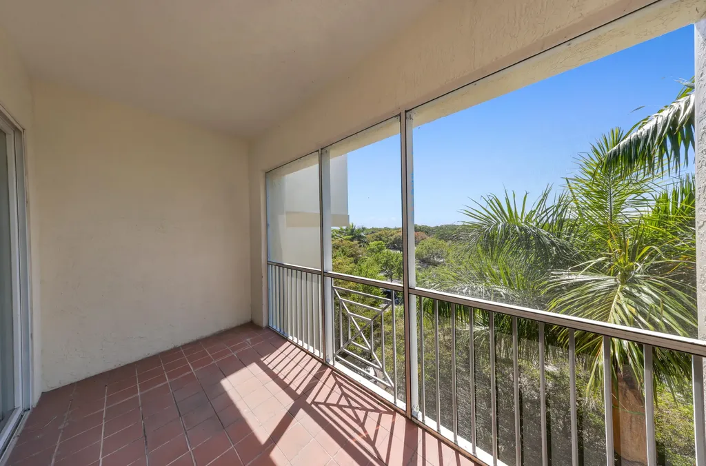 3600 Oaks Clubhouse Drive Pompano Beach FL 33069