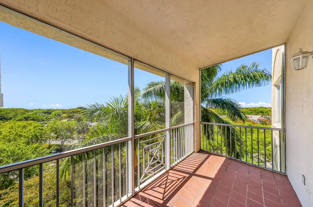 3600 Oaks Clubhouse Drive Pompano Beach FL 33069