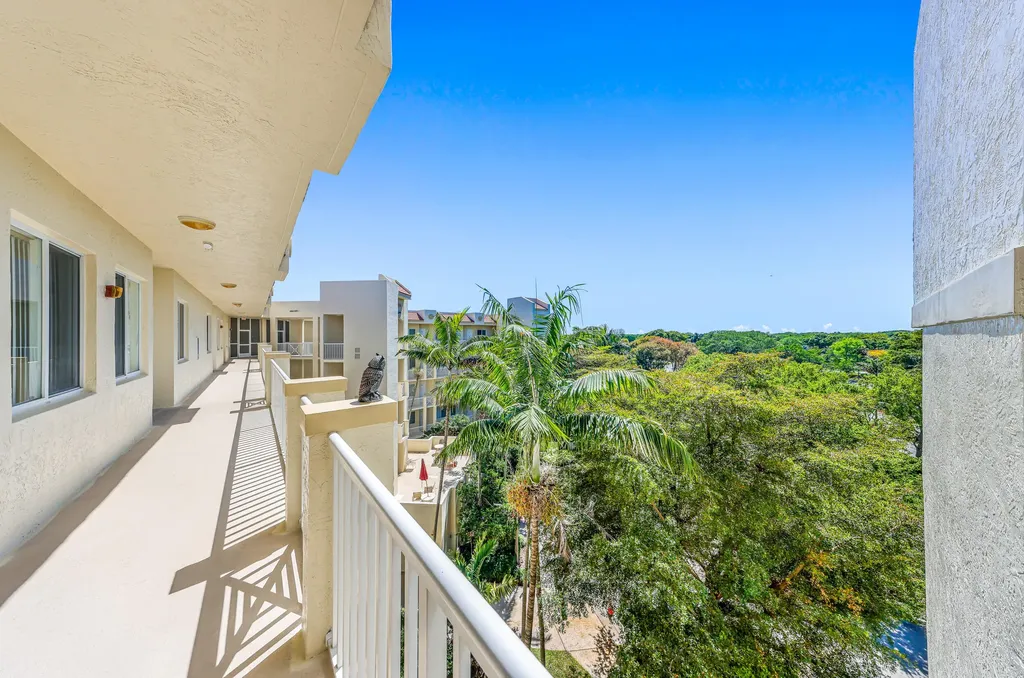 3600 Oaks Clubhouse Drive Pompano Beach FL 33069