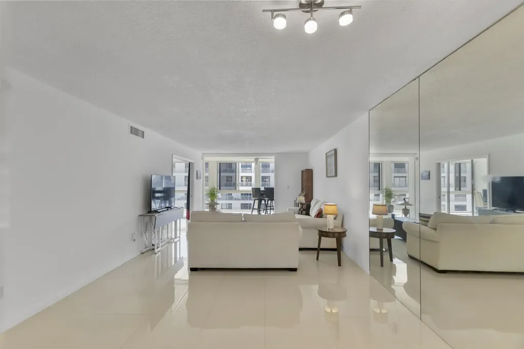 3100 NE 49th Street Fort Lauderdale FL 33308