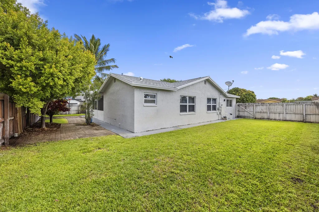 22731 SW 55th Way Boca Raton FL 33433