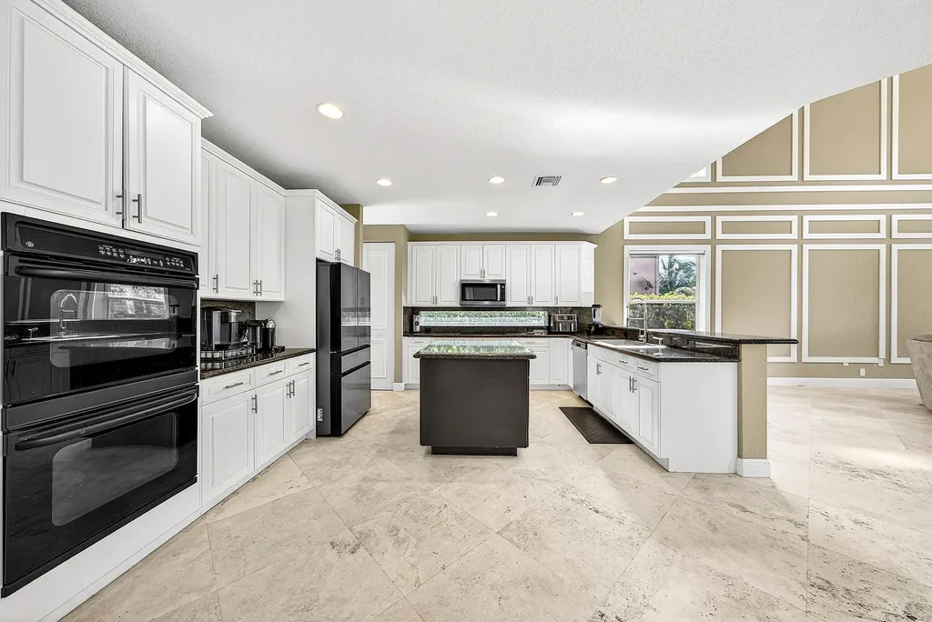 19582 Saturnia Lakes Drive Boca Raton FL 33498