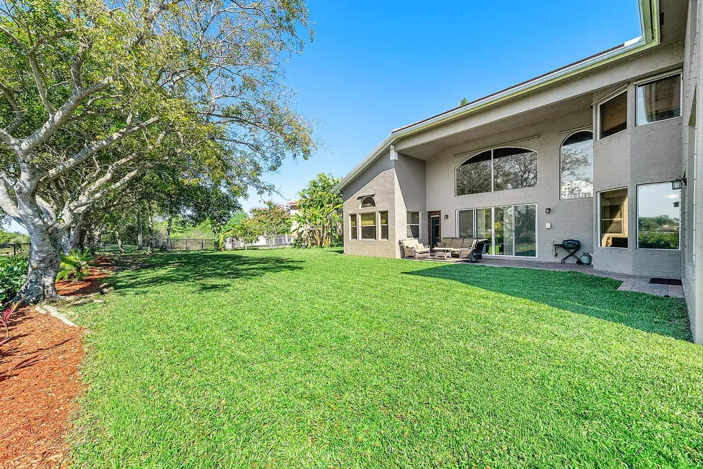 19582 Saturnia Lakes Drive Boca Raton FL 33498