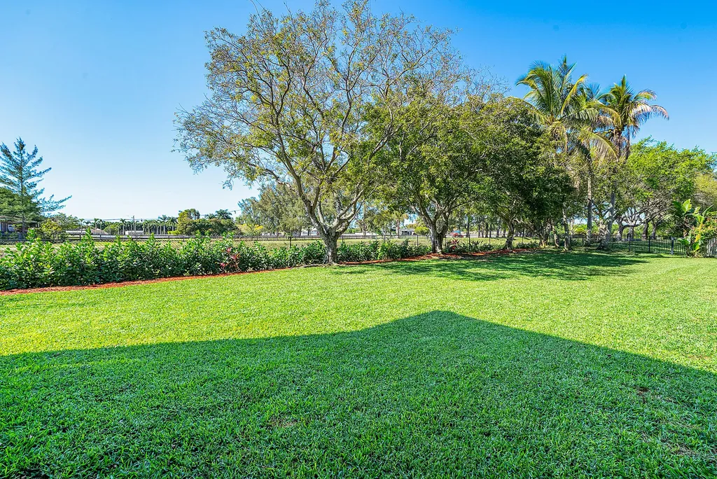 19582 Saturnia Lakes Drive Boca Raton FL 33498