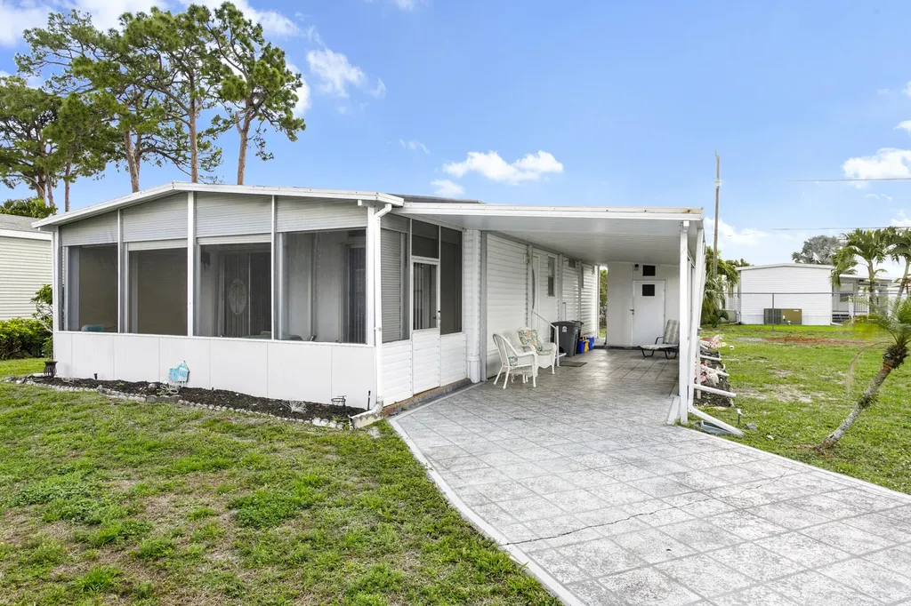 18007 Huapi Bay Boynton Beach FL 33436