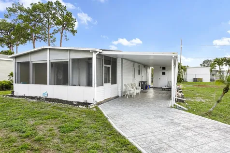 18007 Huapi Bay Boynton Beach FL 33436