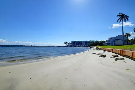8200 Lakeshore Drive Hypoluxo FL 33462