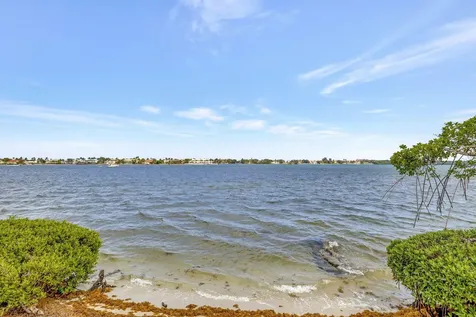 8200 Lakeshore Drive Hypoluxo FL 33462