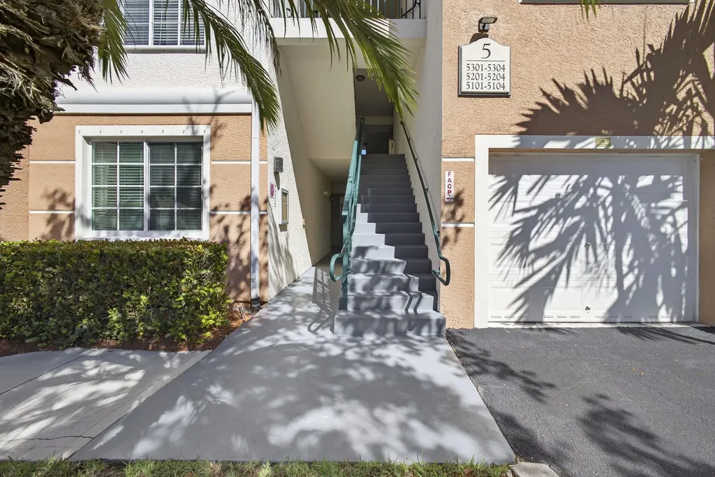 5301 Myrtlewood Circle E Palm Beach Gardens FL 33418