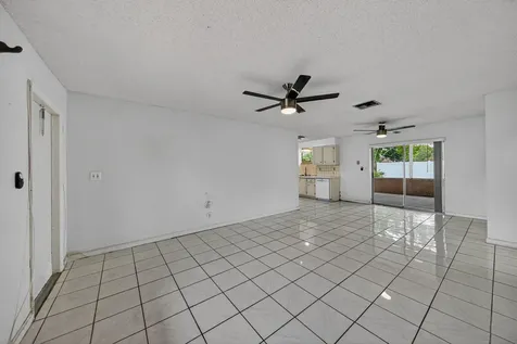 8104 NW 94th Avenue Tamarac FL 33321