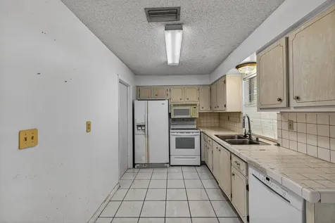 8104 NW 94th Avenue Tamarac FL 33321