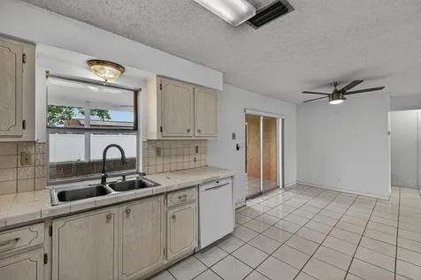 8104 NW 94th Avenue Tamarac FL 33321