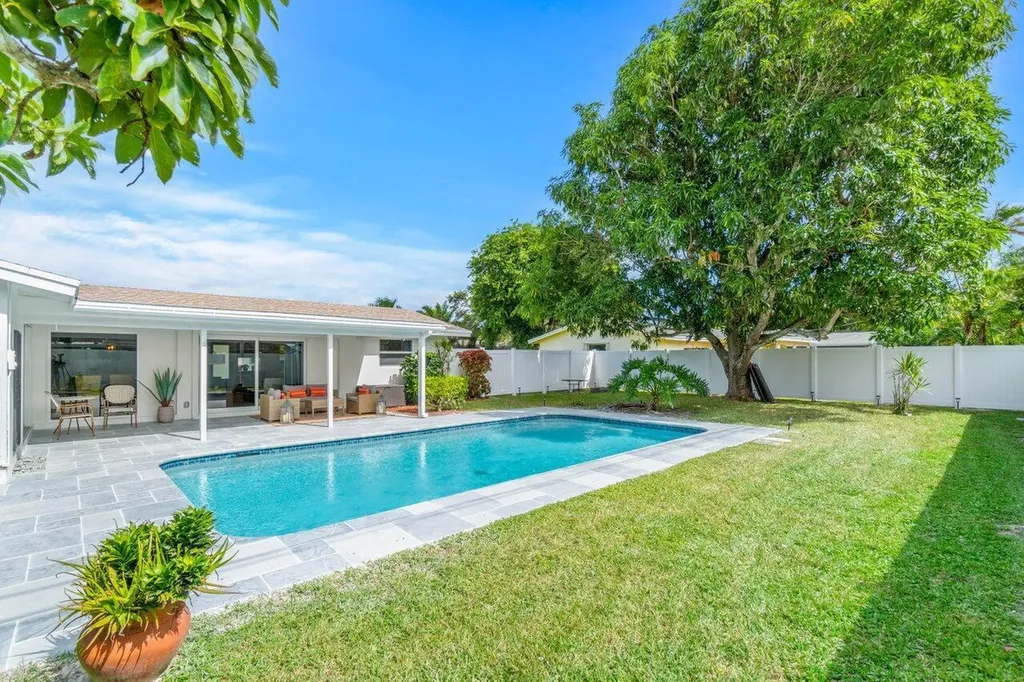 4586 Ellwood Drive Delray Beach FL 33445