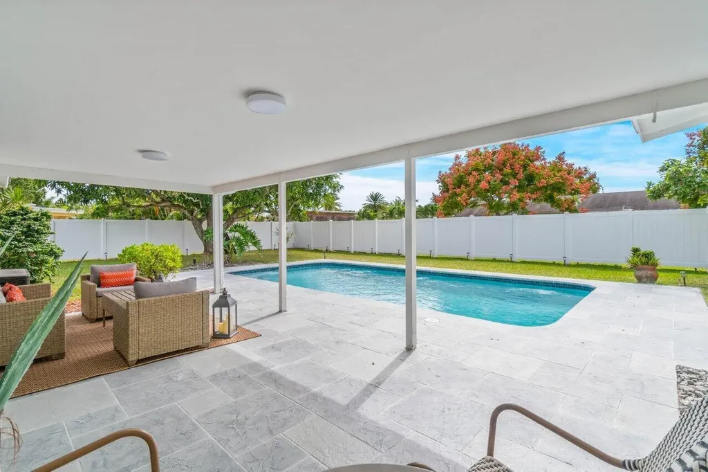 4586 Ellwood Drive Delray Beach FL 33445