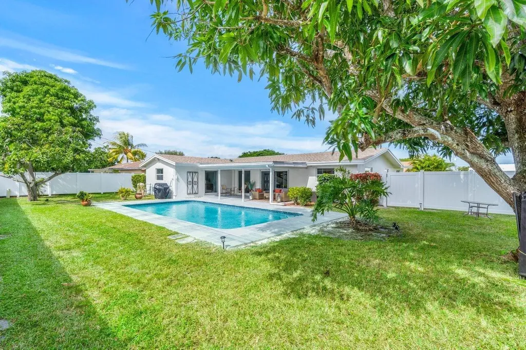 4586 Ellwood Drive Delray Beach FL 33445