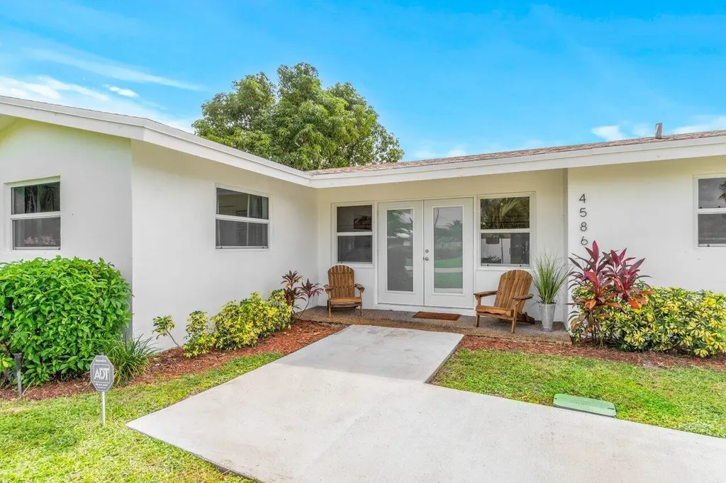 4586 Ellwood Drive Delray Beach FL 33445
