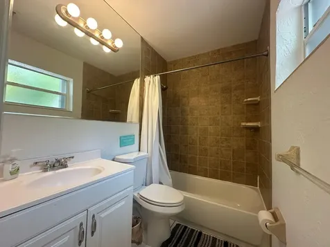 740 NE 37th Street Oakland Park FL 33334