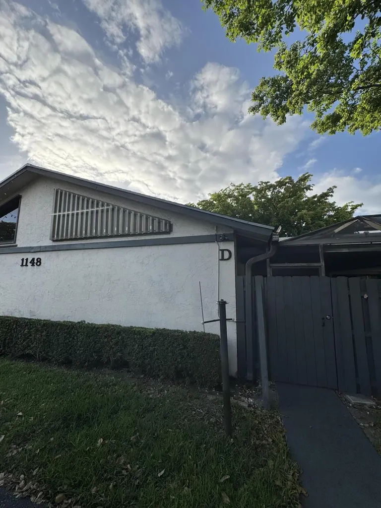 1148 Summit Trail Circle West Palm Beach FL 33415