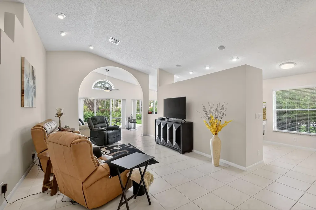 9718 Harbour Lake Circle Boynton Beach FL 33437