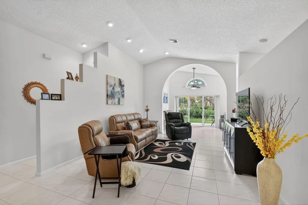9718 Harbour Lake Circle Boynton Beach FL 33437