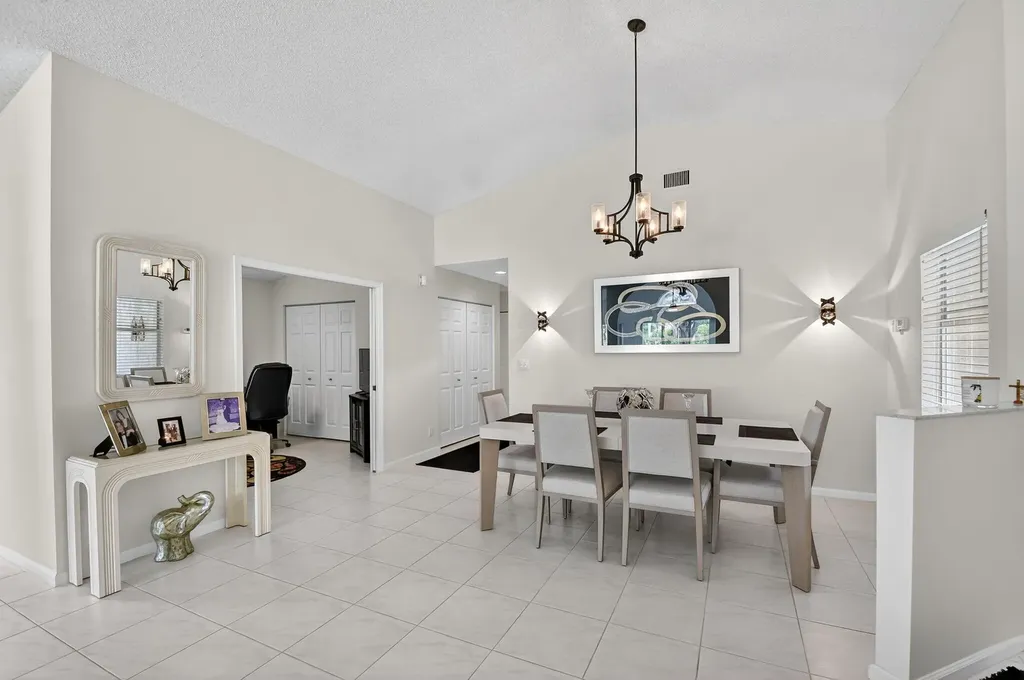 9718 Harbour Lake Circle Boynton Beach FL 33437