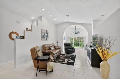 9718 Harbour Lake Circle Boynton Beach FL 33437