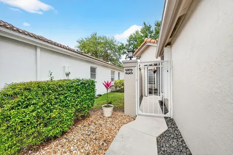 9718 Harbour Lake Circle Boynton Beach FL 33437