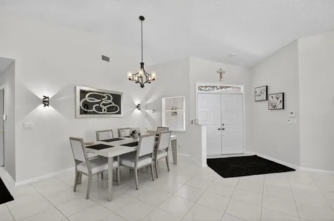 9718 Harbour Lake Circle Boynton Beach FL 33437