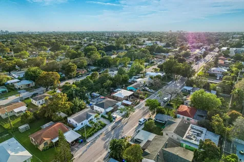 1044 NW 60th Street Miami FL 33127