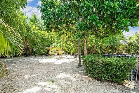 1044 NW 60th Street Miami FL 33127