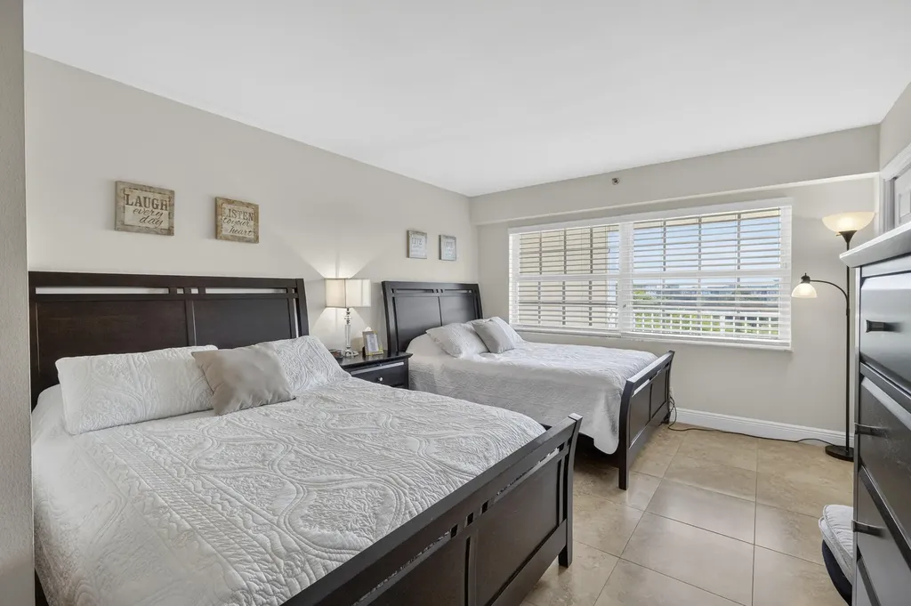 3499 Oaks Way Pompano Beach FL 33069