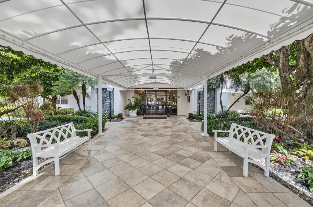 3499 Oaks Way Pompano Beach FL 33069