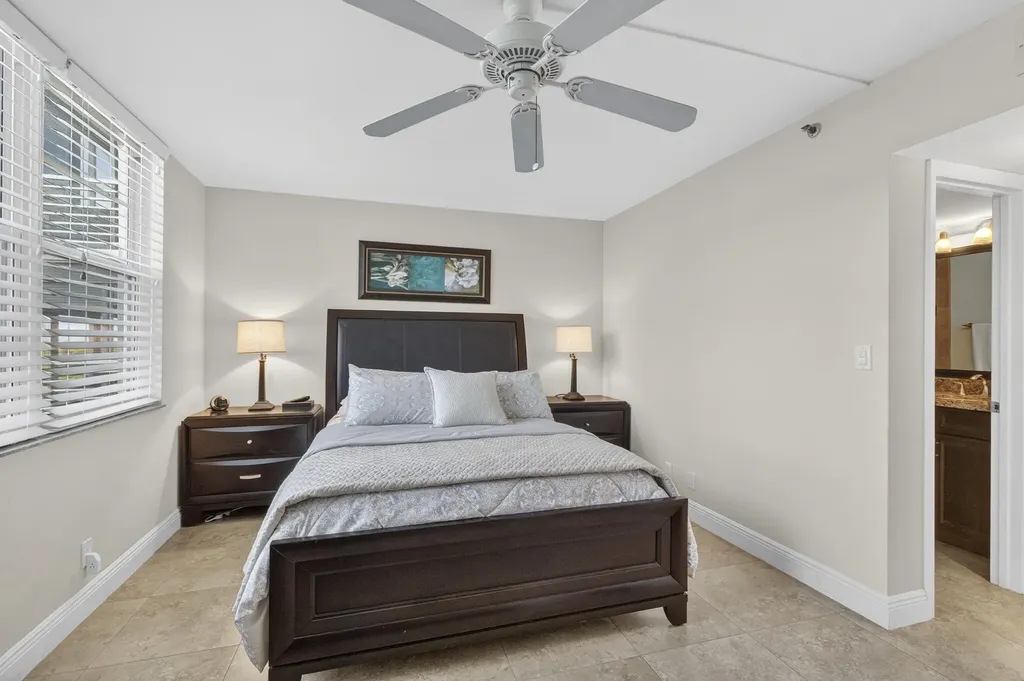 3499 Oaks Way Pompano Beach FL 33069