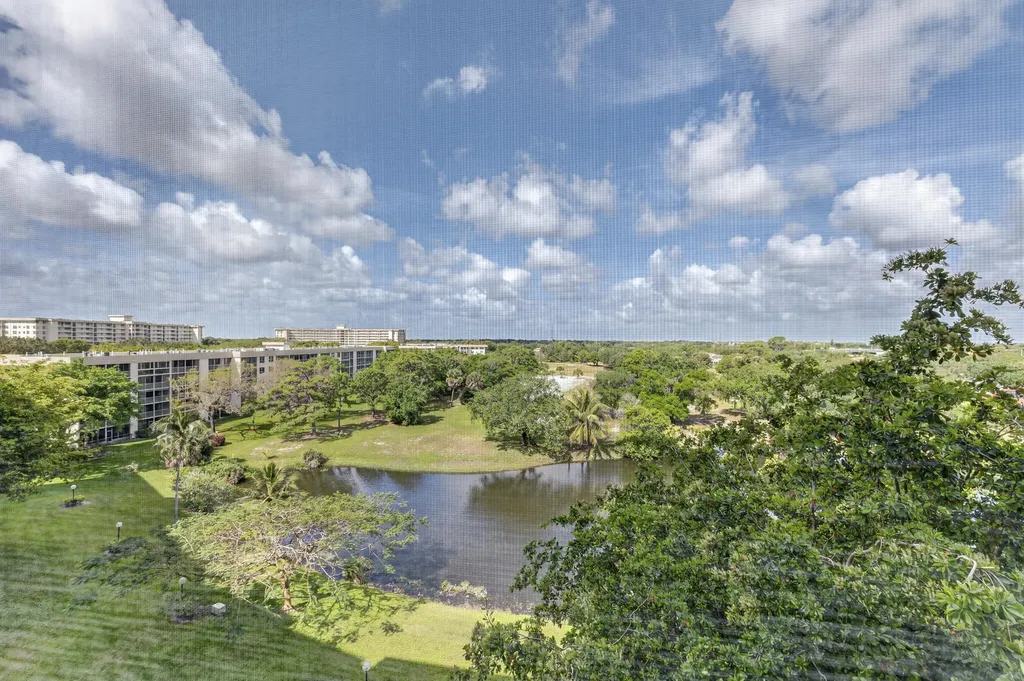 3499 Oaks Way Pompano Beach FL 33069
