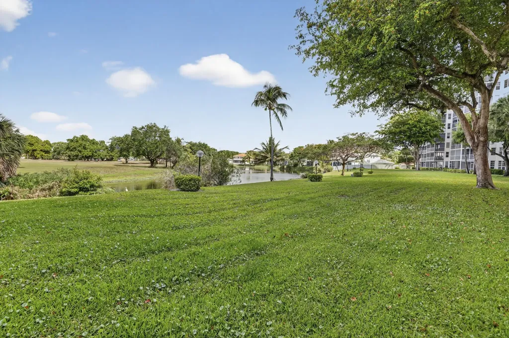 3499 Oaks Way Pompano Beach FL 33069