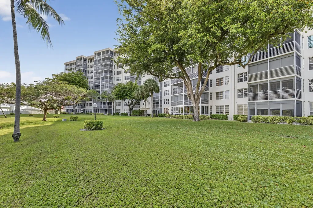 3499 Oaks Way Pompano Beach FL 33069