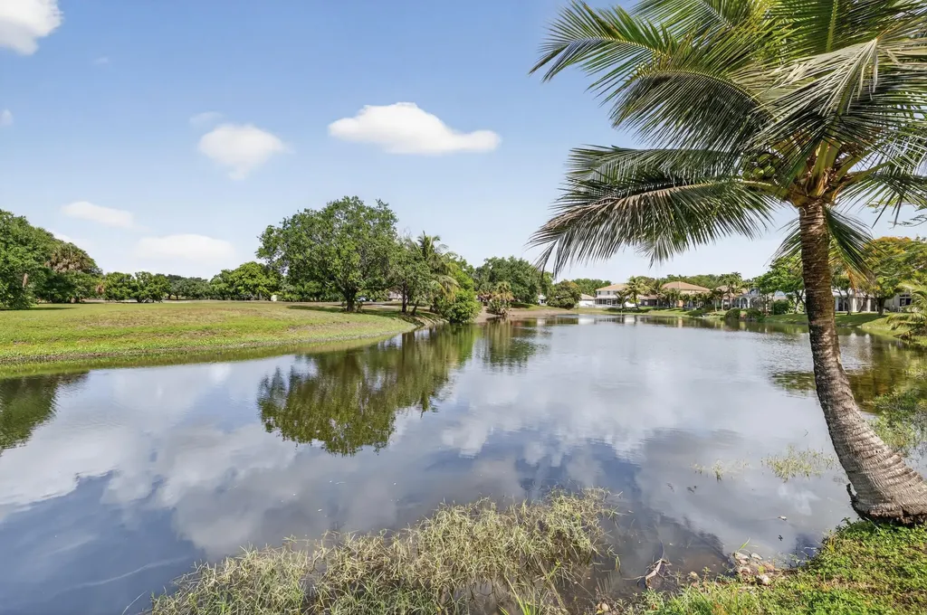 3499 Oaks Way Pompano Beach FL 33069