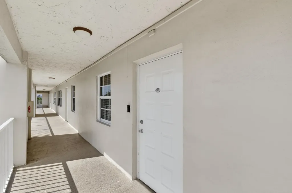 3499 Oaks Way Pompano Beach FL 33069