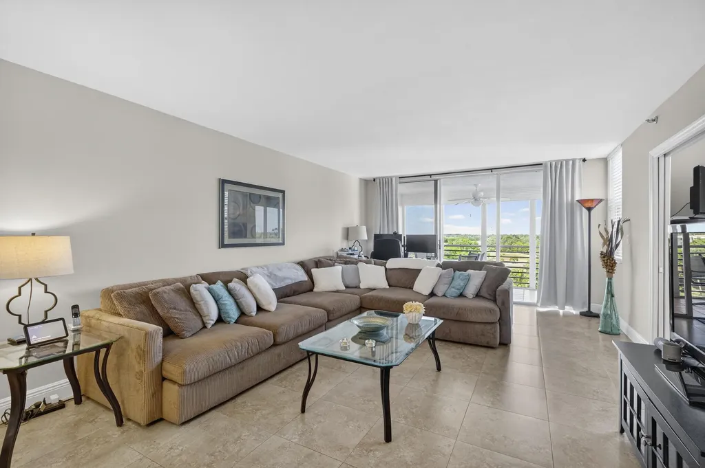 3499 Oaks Way Pompano Beach FL 33069