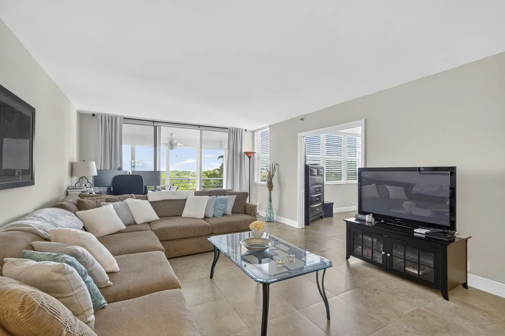 3499 Oaks Way Pompano Beach FL 33069