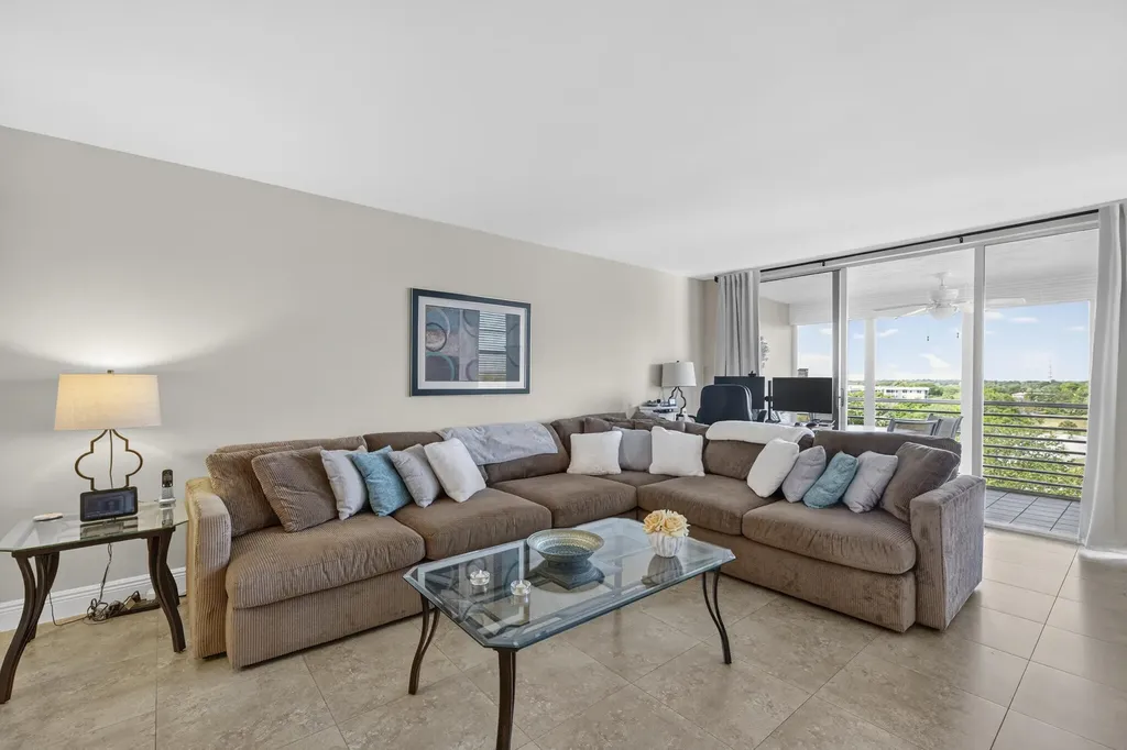 3499 Oaks Way Pompano Beach FL 33069