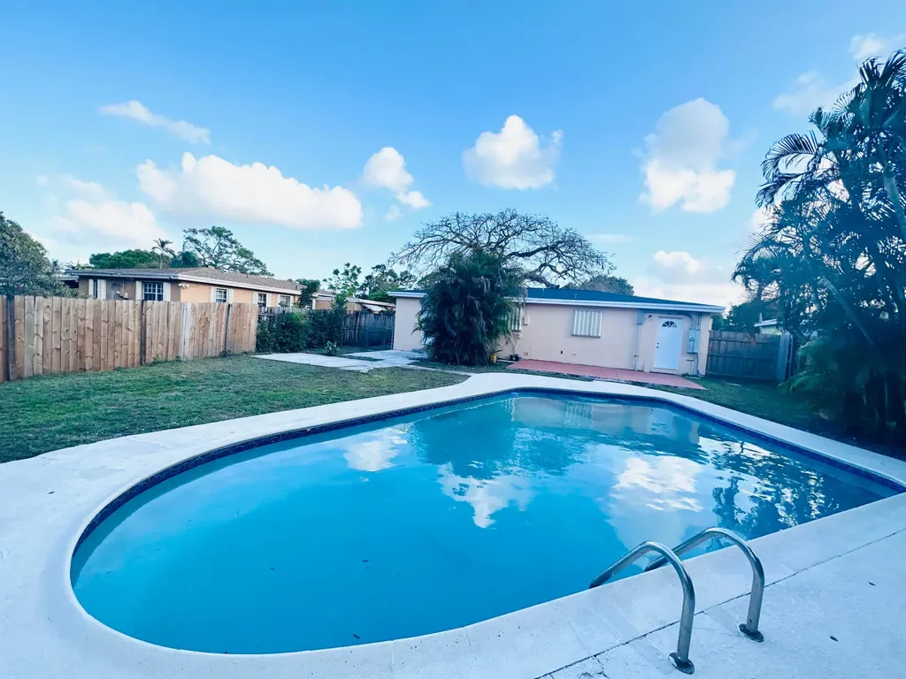 2849 SW 8th Street Fort Lauderdale FL 33312