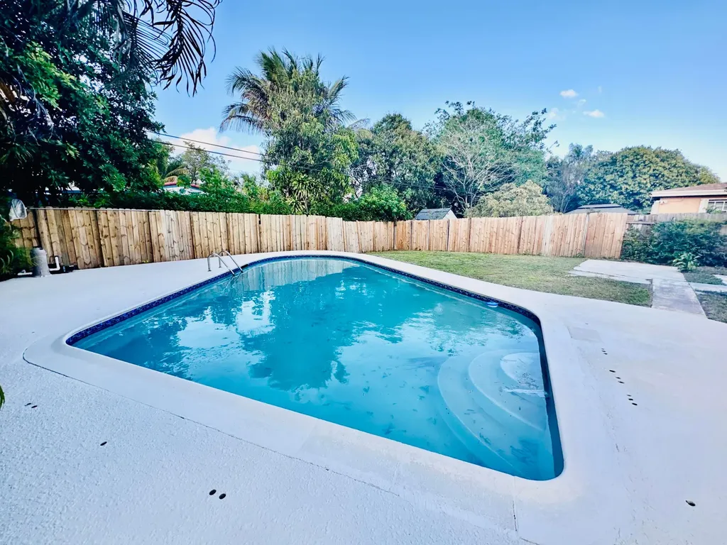 2849 SW 8th Street Fort Lauderdale FL 33312