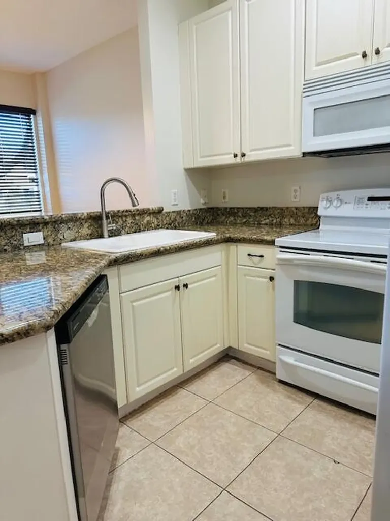 4390 Berkshire Wharf Drive Lake Worth FL 33461