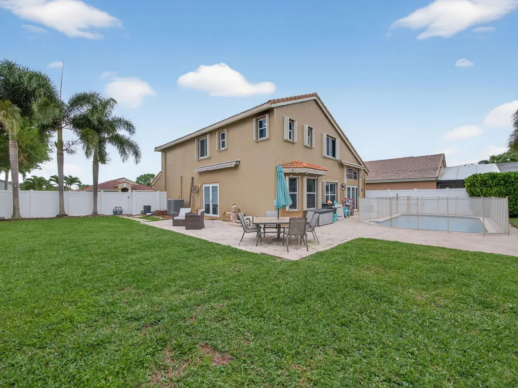 5053 Prairie Dunes Village Circle Lake Worth FL 33463