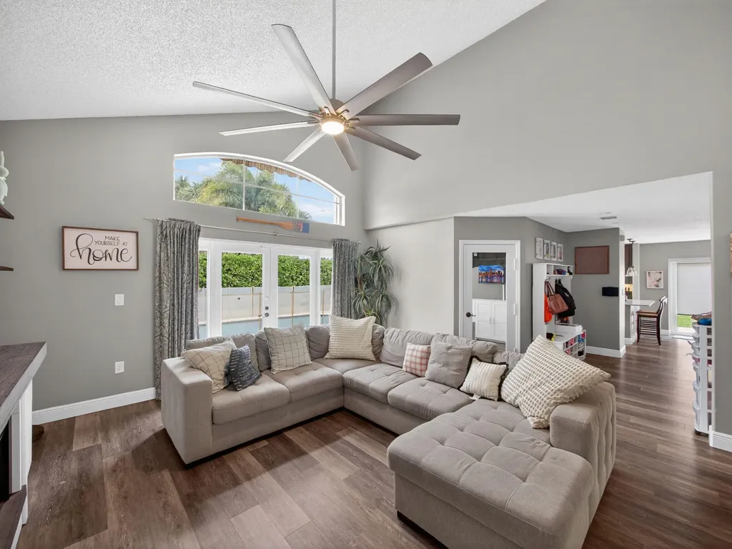 5053 Prairie Dunes Village Circle Lake Worth FL 33463