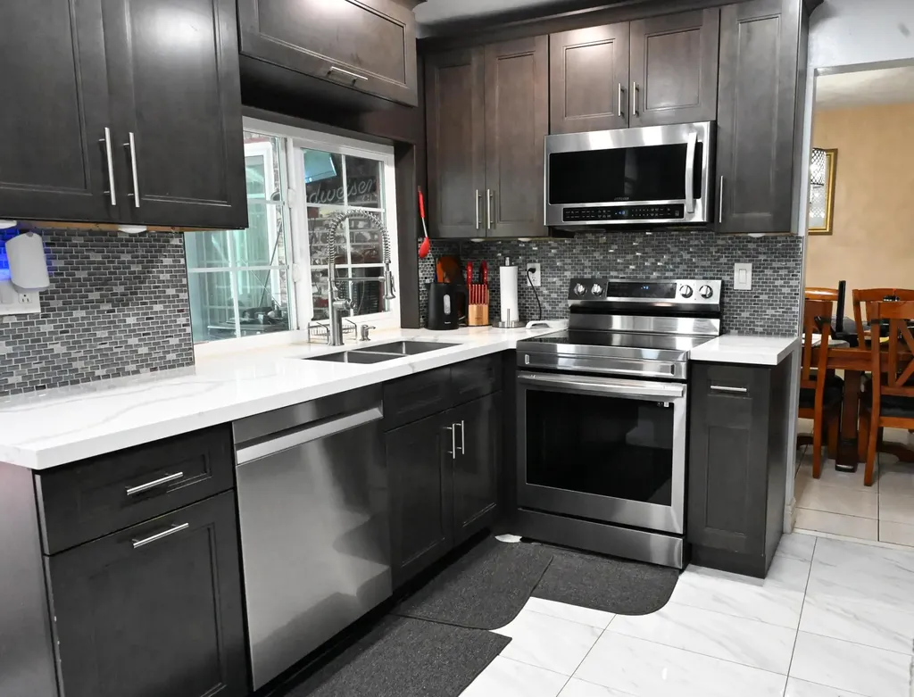 8610 NW 27th Place Sunrise FL 33322