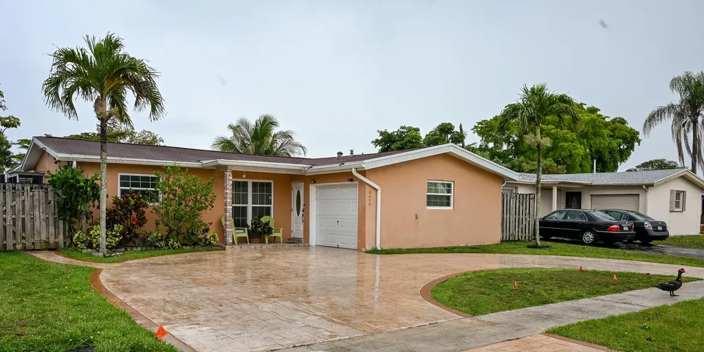 8610 NW 27th Place Sunrise FL 33322