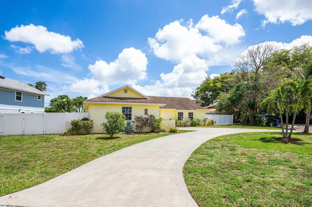 246 Natchez Court Royal Palm Beach FL 33411