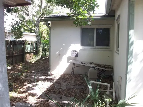 6210 NW 14th Place Sunrise FL 33313